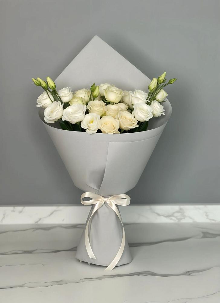 Букет цветов из: Розы и Лизиантусы в Щучьем Воронежской области