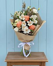 Букет цветов из:  Альстромерии, Лизиантусы, Розы и Хризантемы в Щучьем Воронежской области