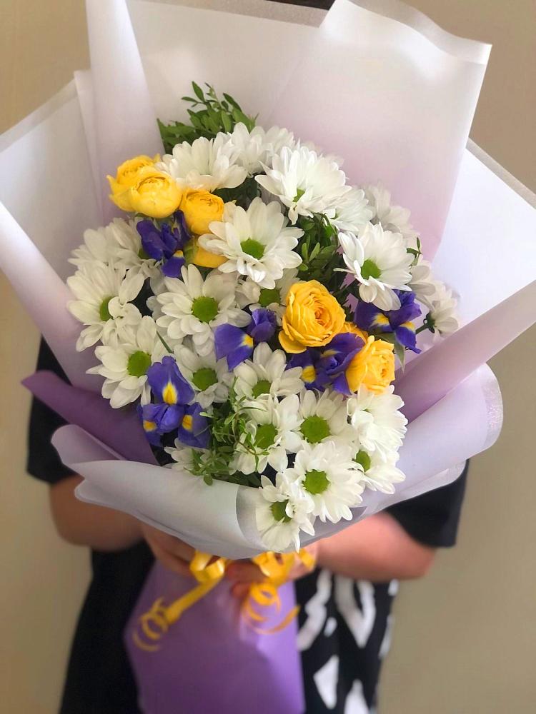 Букет цветов из: Ирисы, Хризантемы и Розы в Щучьем Воронежской области