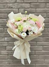 Букет цветов из:  Гвоздики, Розы, Лизиантусы и Хризантемы #REPLACE_PRED# Щучьем Воронежской области