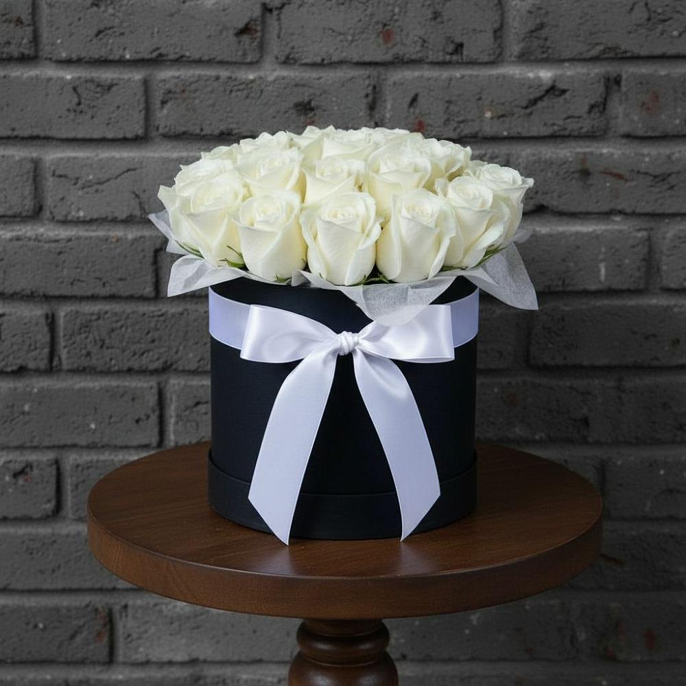 Цветочная композиция из Розы в шляпной коробке в Щучьем Воронежской области