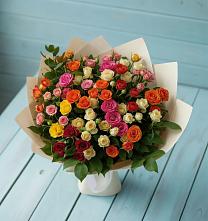 Букет Микс из разноцветных кустовых роз в Щучьем Воронежской области