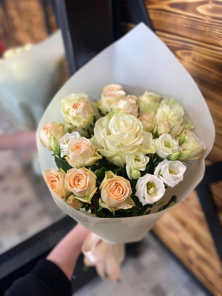 Букет цветов из: Розы и Лизиантусы в Щучьем Воронежской области