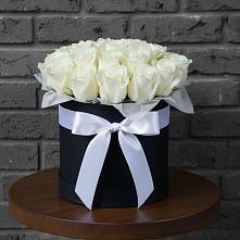 Цветочная композиция из Розы в шляпной коробке в Щучьем Воронежской области